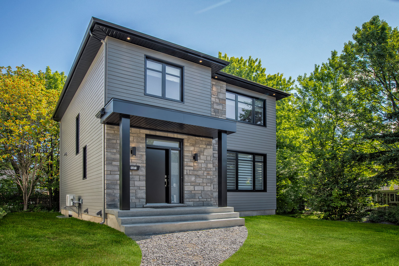 Construction cottage avec toît terrasse extérieur Michael Fortier